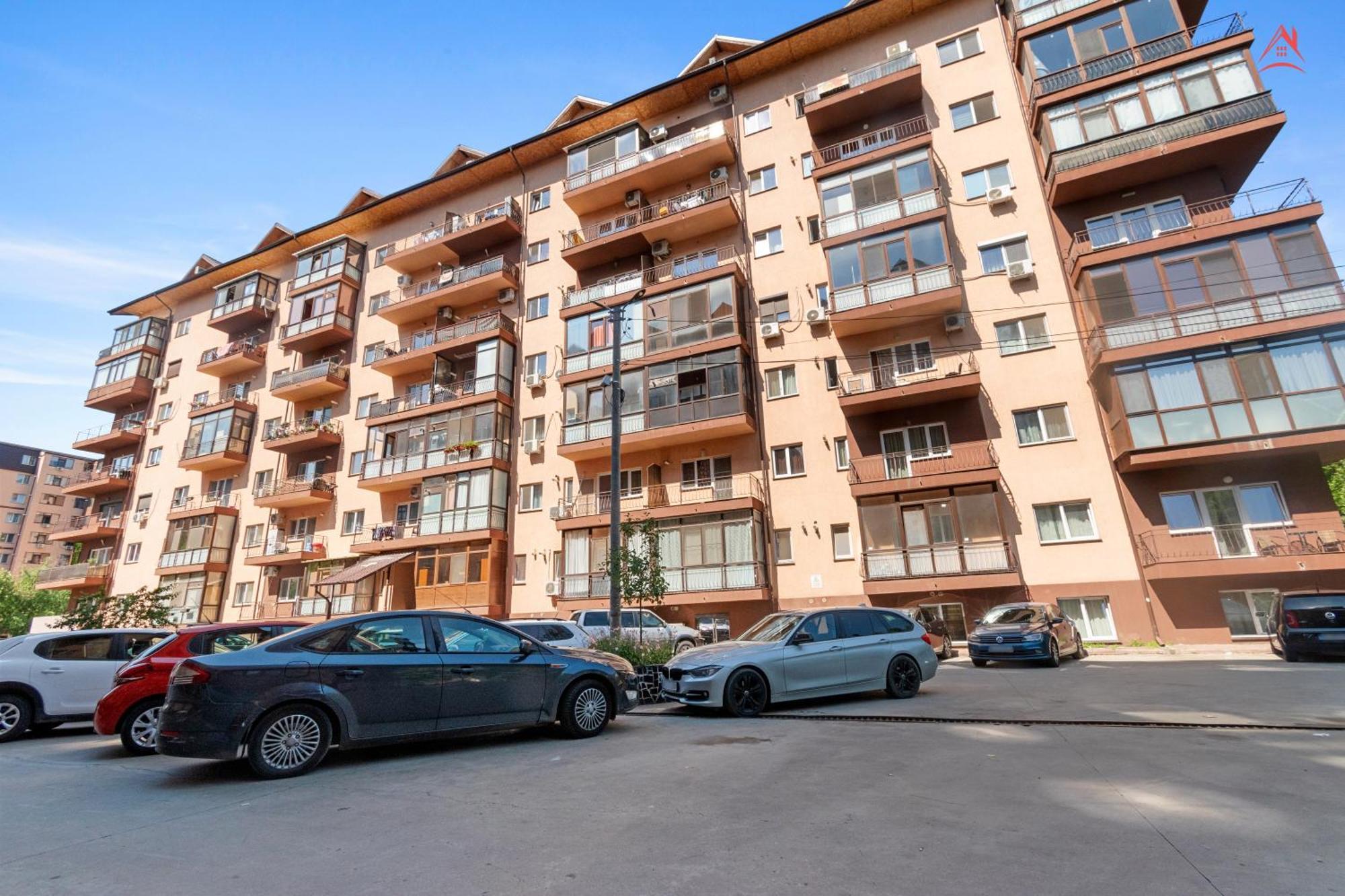 Petite Blue Apartment Rosu